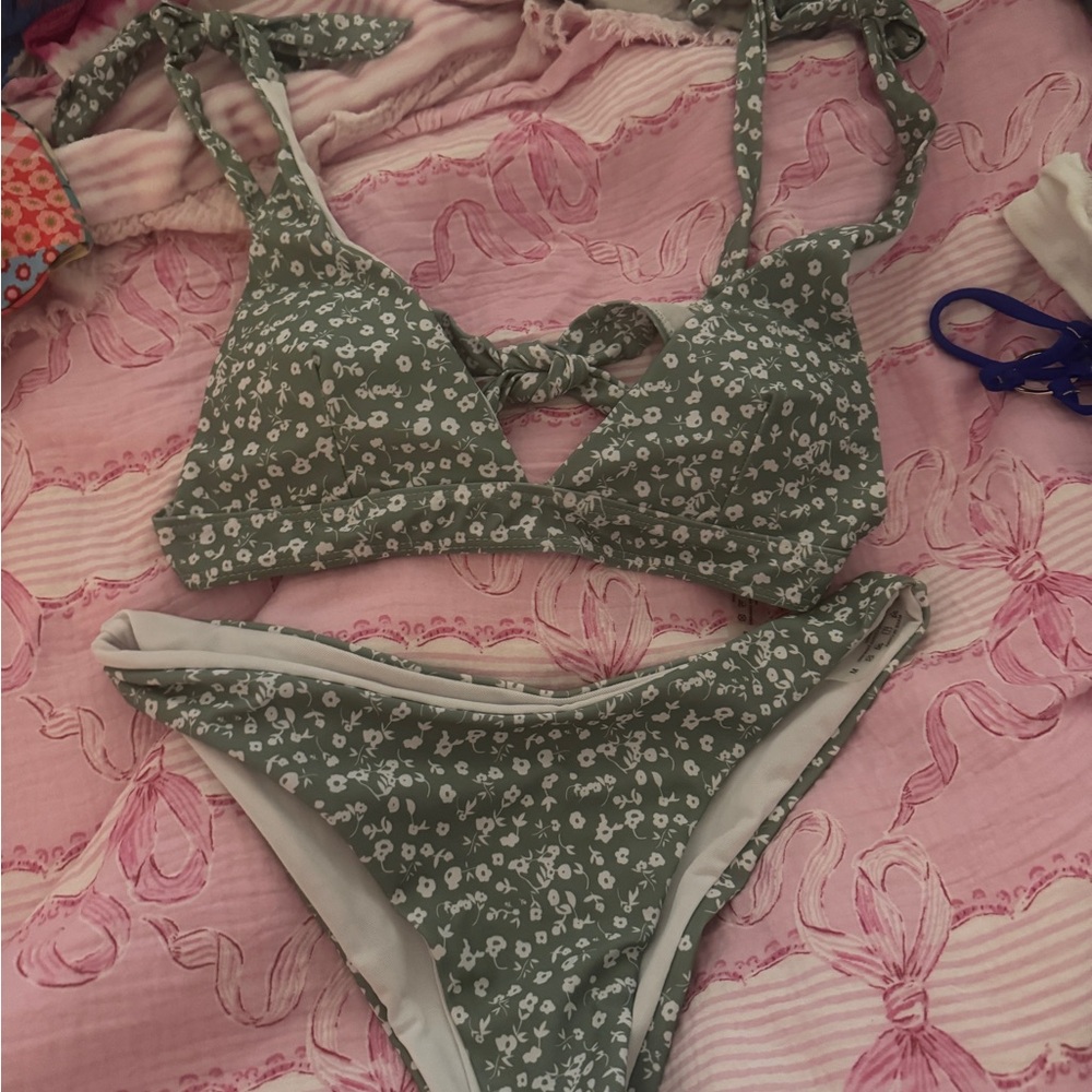SHEIN Women's Green Floral Tie-Front Bikini Set